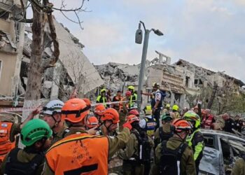 إصابة 15 إسرائيليا جراء سقوط صواريخ على بيت شيمش غربي القدس