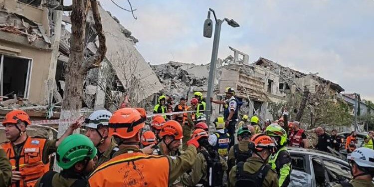 إصابة 15 إسرائيليا جراء سقوط صواريخ على بيت شيمش غربي القدس