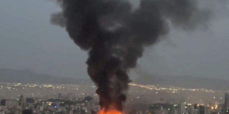 مراسلتنا: استهداف إسرائيلي يطال العاصمة الإيرانية طهران بمئات الصـواريخ والقذائف