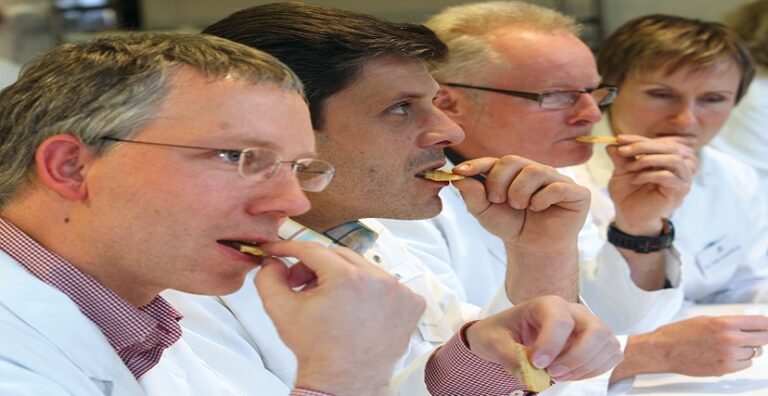 متذوق الشيكولاتة..أغرب وظائف في العالم ورواتبها خيالية