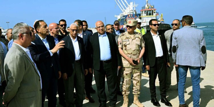 مدبولي يتفقد تطوير ميناء العريش لتعزيز تنمية سيناء والتجارة الإقليمية