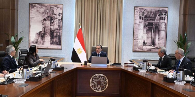 رئيس الوزراء يتابع قوانين الأحوال الشخصية وصندوق الأسرة