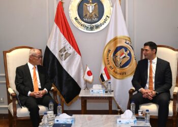 وزير الصناعة يبحث مع سفير اليابان الاستثمارات