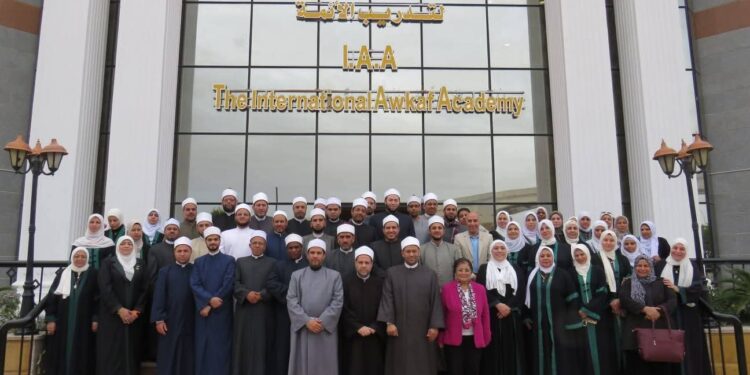 40 دورة تدريبية للأئمة والواعظات لتعزيز الصحة الإنجابية والقضية السكانية