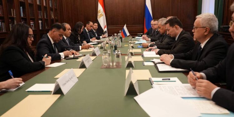 الشراكة المصرية الروسية في صدارة مباحثات موسكو وسط تأكيد على الحلول الدبلوماسية للأزمات
