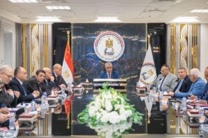 وزير الإنتاج الحربي يوجه بترشيد الكهرباء وتعزيز الدور الإعلامي