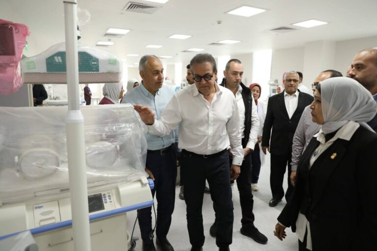 وزير الصحة يتفقد مستشفيي بولاق الدكرور وأبو العلا ويؤكد جاهزية التشغيل وتطوير الخدمات الطبية