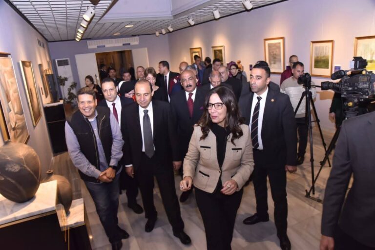 وزيرة الثقافة تفتتح معرض “كنوز مقتنيات الأوبرا التشكيلية” بالتزامن مع حفل عمر خيرت