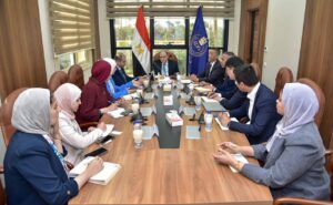 هيئة الدواء المصرية تبحث توطين صناعة الزجاج الدوائي المتخصص باستثمارات صينية تبلغ 250 مليون دولار