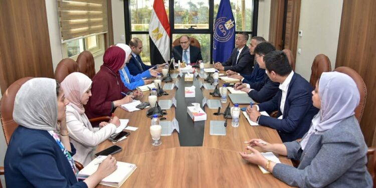 هيئة الدواء المصرية تبحث توطين صناعة الزجاج الدوائي المتخصص باستثمارات صينية تبلغ 250 مليون دولار