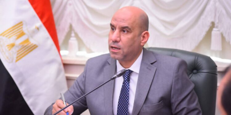 وزارة العمل تتحرك ميدانيًا في المحافظات لتأهيل الشباب وتوفير فرص عمل وتعزيز بيئة العمل الآمنة