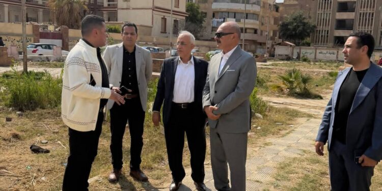 محافظ السويس يتحرك ميدانيًا لإحياء حديقة عبد الخالق ثروت ويوجه برفع القمامة وتطويرها فورًا