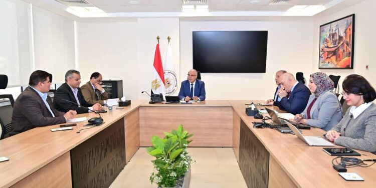 وزير الري يتابع استعدادات أسوان لموسم أقصى الاحتياجات ويشدد على تطهير الترع والمجاري المائية