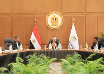 طلاب الجامعات المصرية يقودون حملة “وفرها… تنورها” لترشيد استهلاك الطاقة