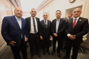 وزير العدل يلتقي أعضاء مجلسي النواب والشيوخ لتعزيز التعاون المؤسسي