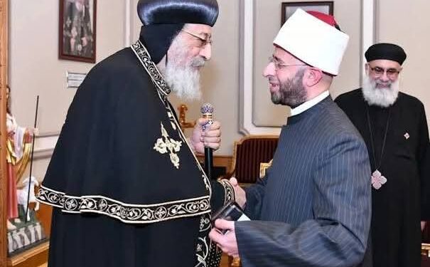 وزير الأوقاف يهنئ البابا تواضروس الثاني بعيد القيامة ويؤكد ترسيخ قيم المحبة والتآخي