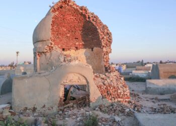 أضرحة مهملة ومشاهد متدهورة تثير الجدل في عدد من المحافظات