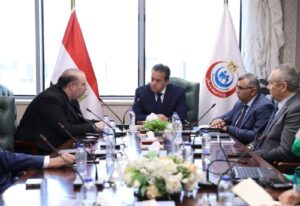 وزير الصحة يبحث مع مجموعة ” انفينشور” انشاء المدينة الطبية بالعاصمة الجديدة
