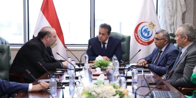 وزير الصحة يبحث مع مجموعة ” انفينشور” انشاء المدينة الطبية بالعاصمة الجديدة