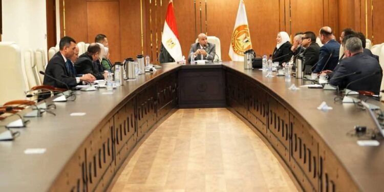 وزير العمل يلتقى نواب الشعب: خدمة المواطن بشكل لائق و كريم هدفنا المشترك … وباب مكتبي مفتوح للجميع