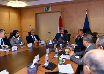 السياحة والآثار تبحث تعظيم إيرادات المتحف المصري الكبير وتطوير خدماته