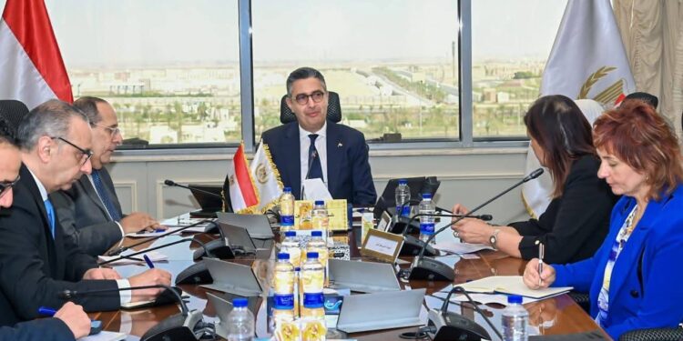 تعزيز التعاون مع برنامج الأغذية العالمي لدعم الأمن الغذائي