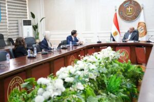 لدعم التدريب المهني وتأهيل الشباب لسوق العمل.. وزير العمل يلتقي وفد مبادرة "الاستثمار من أجل التوظيف"