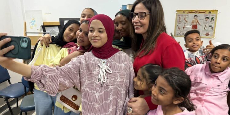 وزيرة الثقافة جيهان زكي تتفقد مكتبة الطفل والشباب بقنا وتؤكد: الاستثمار في النشء أساس بناء الوعي الثقافي