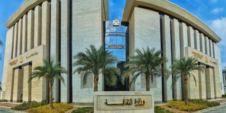 وزيرة الثقافة تُشكل لجانًا رقابية لضبط الأداء المالي والإداري ومراجعة شكاوى العاملين