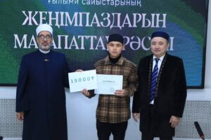 تكريم أوائل اللغة العربية بجامعة «نور مبارك» تقديرًا للتميز العلمي وتعزيزًا للهوية الثقافية
