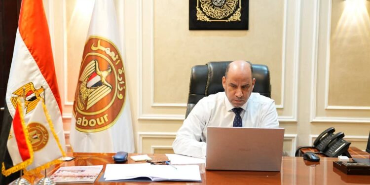 وزير العمل يعلن 6732 فرصة عمل في 9 محافظات ضمن نشرة التوظيف الأسبوعية