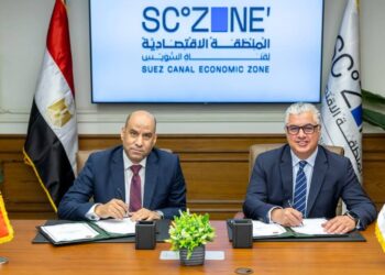 اقتصادية قناة السويس توقع بروتوكول تعاون مع وزارة العمل لتعزيز كفاءة سوق العمل والتدريب المهني