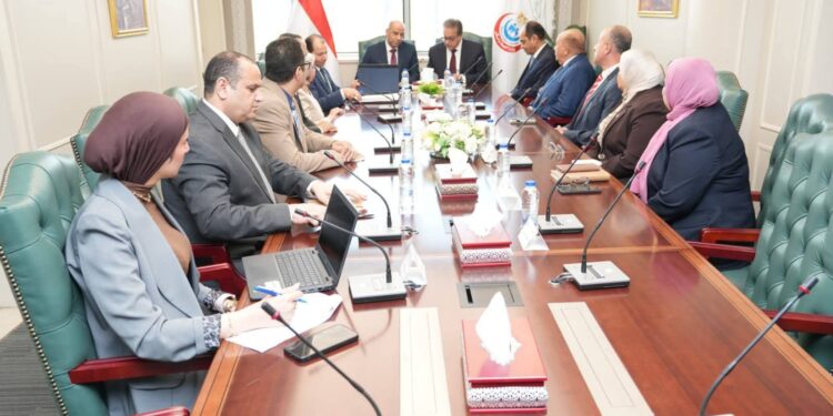 تعاون ثلاثي بين الصحة والعمل والمجلس الصحي لتطوير الخدمات الطبية والتدريب المهني