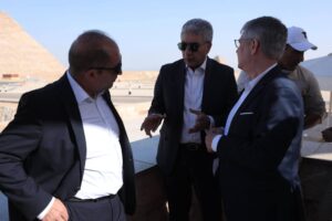 لقاء رفيع المستوى بأهرامات الجيزة لدعم السياحة المصرية عالميًا