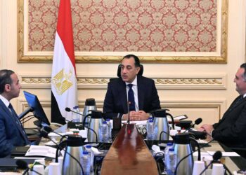 مدبولي يوجّه بتسريع إصلاحات سوق المال وقيد شركات الدولة في البورصة لتعزيز الاستثمار