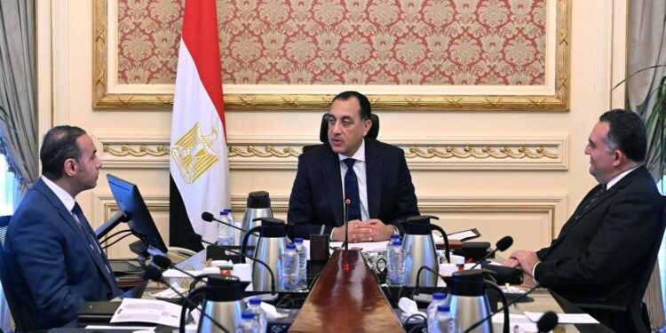 مدبولي يوجّه بتسريع إصلاحات سوق المال وقيد شركات الدولة في البورصة لتعزيز الاستثمار