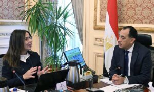 مدبولي يستعرض مع وزيرة الثقافة خطة تعزيز القوة الناعمة وتحقيق العدالة الثقافية