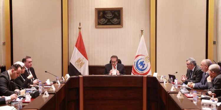 وزير الصحة يتابع الموقف التنفيذي لمشروع مستشفى النيل للأطفال بمدينة النيل الطبية