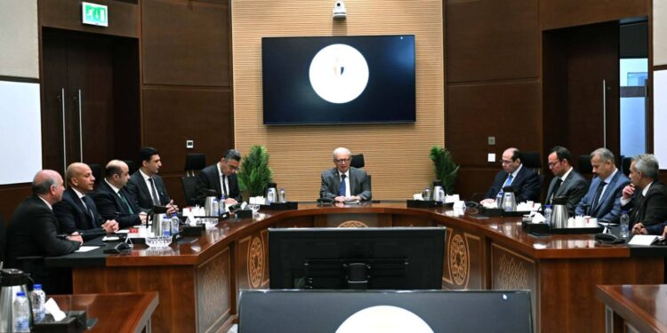 الحكومة: متابعة توافر السلع واستقرار الأسواق