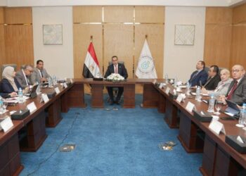 توسيع خدمات الرعاية الصحية وتعزيز الكوادر