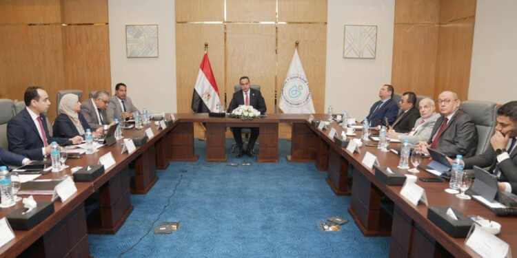 توسيع خدمات الرعاية الصحية وتعزيز الكوادر