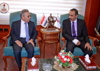 محافظ سوهاج يستقبل النقيب العام لأطباء مصر