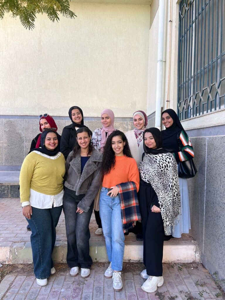 «كوزموبوليتان» مشروع تخرج بإعلام السويس يفتح نقاشًا حول الهوية الثقافية في ويبنار تفاعلي