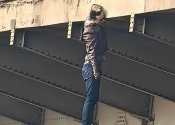 يعاني من أزمة نفسية.. تفاصيل عن انتحار سائق أوبر على كوبري المظلات