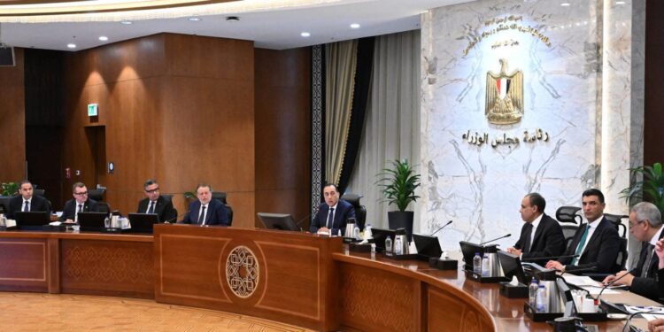 مدبولي يترأس اجتماع المجموعة الاقتصادية