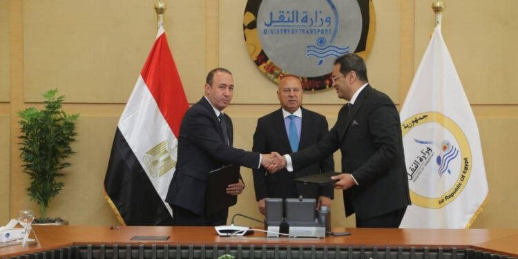 وزارة النقل توقع اتفاقية لتطوير خدمات الركاب