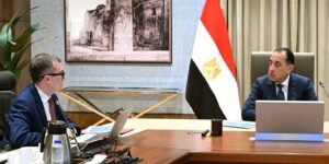 مدبولي يتابع خطة التنمية مع وزير التخطيط