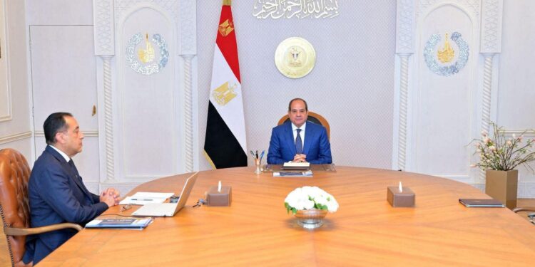 السيسي يوجه بتأمين السلع الاستراتيجية وتشديد الرقابة على الأسواق
