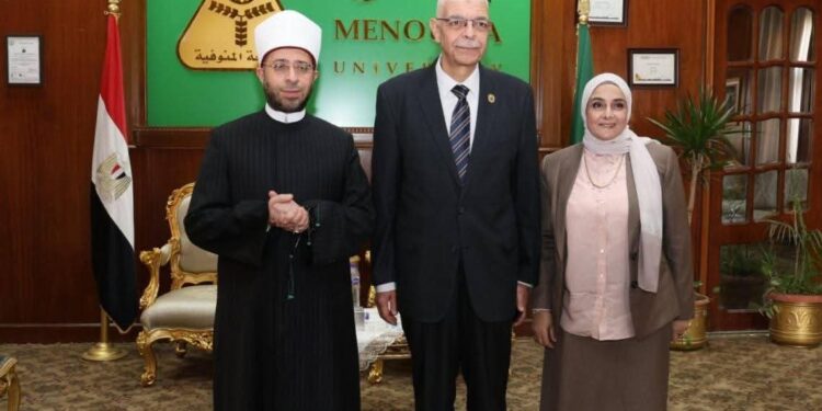 وزير الأوقاف بجامعة المنوفية: تعزيز الوعي الوطني وترسيخ قيم الوسطية مسئولية مشتركة
