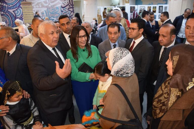 وزيرة الثقافة ومحافظ مطروح يتفقدان المشروعات الثقافية ويؤكدان دعم التراث والتنمية بالمحافظة